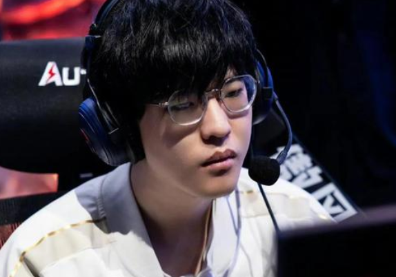 IG零封WE拿到赛段首胜!Wei首发打野的位置稳了! IG零封WE拿到赛段首胜!Wei首发打野的位置稳了!