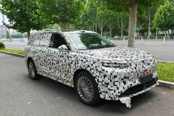 魏牌旗舰SUV谍照曝光:三排家用全尺寸!魏牌旗舰SUV5.3米+激光雷达+400km纯电! 魏牌旗舰SUV谍照曝光:三排家用全尺寸!魏牌旗舰SUV5.3米+激光雷达+400km纯电!