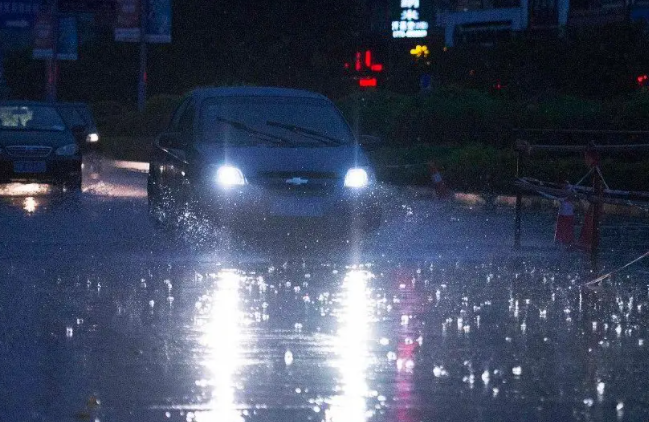 三预警齐发!湖南大部地区中到大雨 局地暴雨到大暴雨 三预警齐发!湖南大部地区中到大雨 局地暴雨到大暴雨