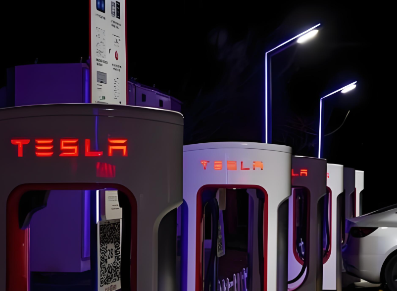 博主实测特斯拉V4超充桩:Model Y最大充电功率185kW 电费堪比油价! 博主实测特斯拉V4超充桩:Model Y最大充电功率185kW 电费堪比油价!