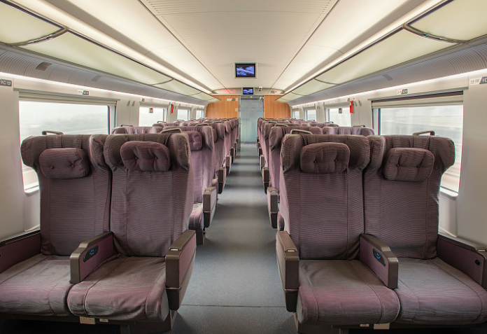 12306回应高铁上冷了热了怎么办 试试座位上的扫码调温 12306回应高铁上冷了热了怎么办 试试座位上的扫码调温