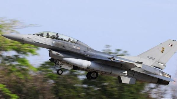 泰国军方强烈谴责柬军袭击平民 柬埔寨谴责泰军使用集束炸弹