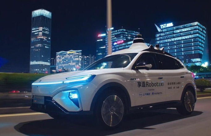 上海街头真无人出租车要来了 每车配远程安全员！