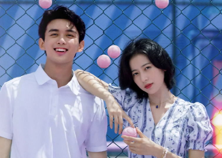 周雨彤打羽毛球秀好身材 打羽毛球时的6个拍照姿势