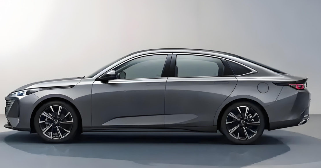 新款长安逸动即将下线！新款长安逸动燃油插混两种动力！