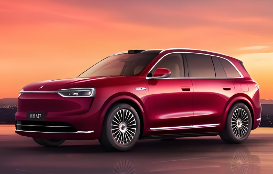 全新问界M7亮相！全新问界M7华为“清场级”升级，24.98万起售？