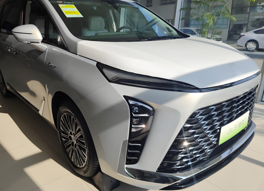 新款别克GL8陆尊PHEV内饰曝光！新款别克GL8陆尊PHEV续航1370公里2.0T+9AT黄金动力！