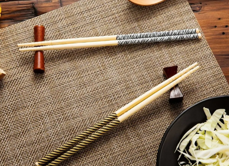 女子筷子5年不换胃里发现黄曲霉菌 筷子换一换胃癌少一半?