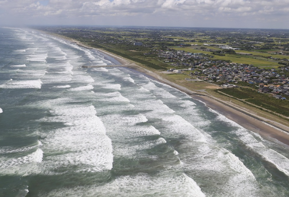 海啸抵达日本:民众挤满屋顶 日本首相石破茂呼吁迅速避难