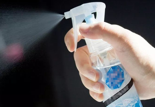一秒降温的冷感喷雾安全吗?千万不要这样使用降温喷雾! 一秒降温的冷感喷雾安全吗?千万不要这样使用降温喷雾!