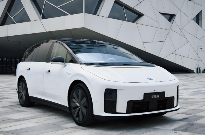 理想i8正式上市!理想i8理想首款纯电SUV来了 32.18万元起! 理想i8正式上市!理想i8理想首款纯电SUV来了 32.18万元起!