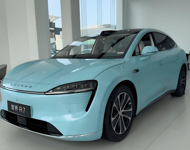 新款智界R7官图发布!智界汽车官宣智界R7将迎改款 首发“极光绿”车色! 新款智界R7官图发布!智界汽车官宣智界R7将迎改款 首发“极光绿”车色!