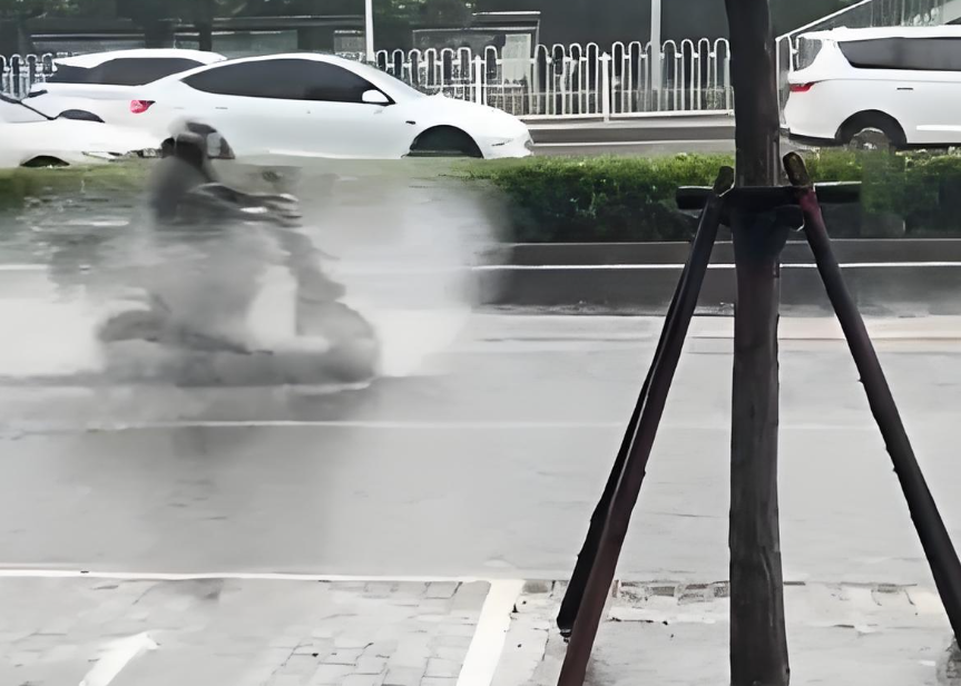 北京发布红色预警！北京全市防汛一级响应:非必要不外出