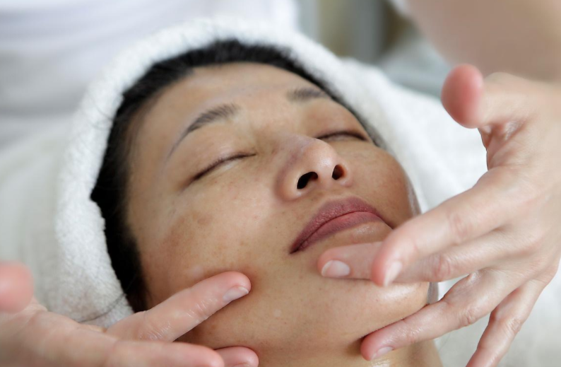 未成年人热衷医美，家长不能听之任之