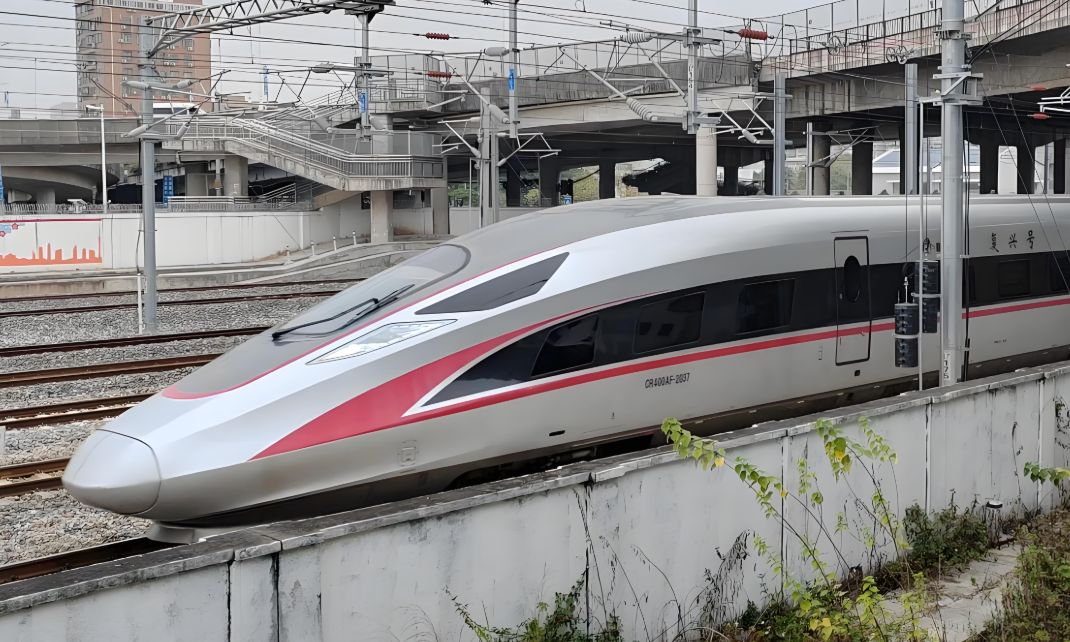 复兴号“狂追”和谐号！双龙竞速复兴号“狂追”和谐号场面来了！