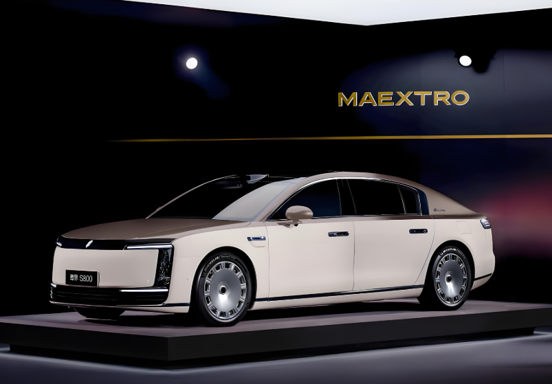 余承东宣布尊界S800上市67天大定破10000台！尊界S800用“华为速度”碾碎豪车霸权！