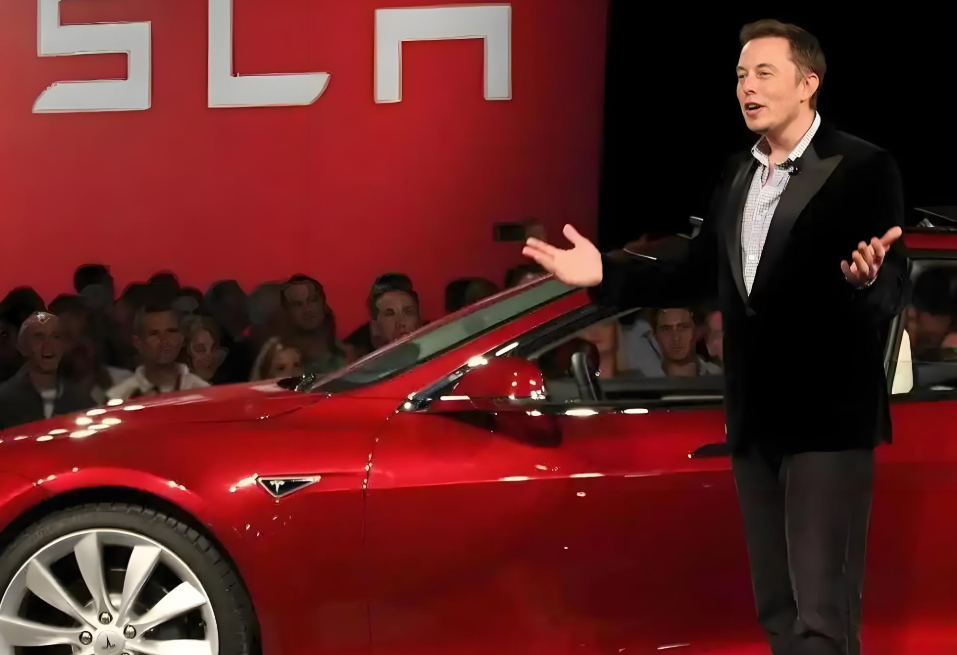 马斯克公布特斯拉fsd新计划！马斯克重磅暗示数月后特斯拉车主将能边开车边打游戏！