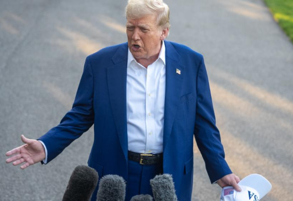 特朗普:将大幅提高对印度关税 特朗普要求印度停止进口俄罗斯石油 特朗普:将大幅提高对印度关税 特朗普要求印度停止进口俄罗斯石油