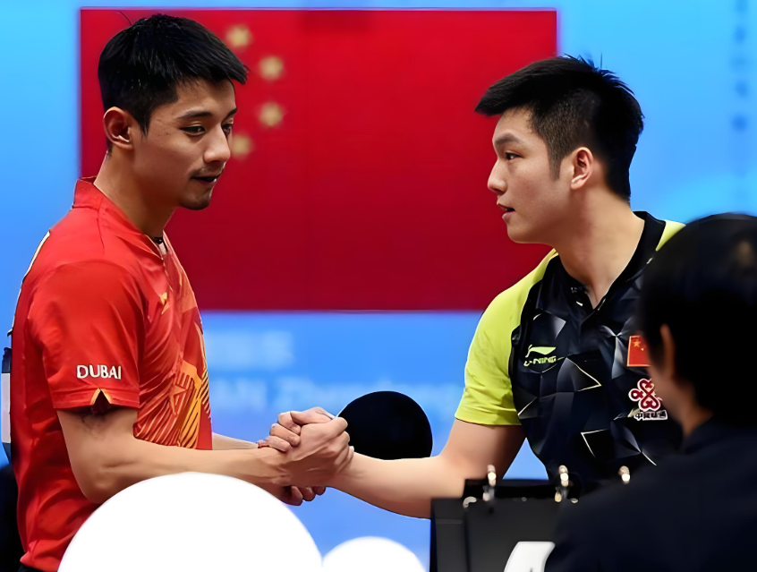 张继科给樊振东分享好苗子！张继科给樊振东推荐集训营8岁“最强小胖”！