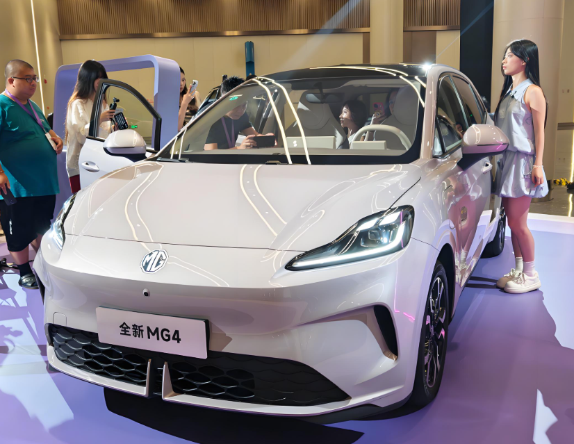 全新MG4预售承诺自燃就赔一辆新车！预售7.38万的MG4出手就是王炸！
