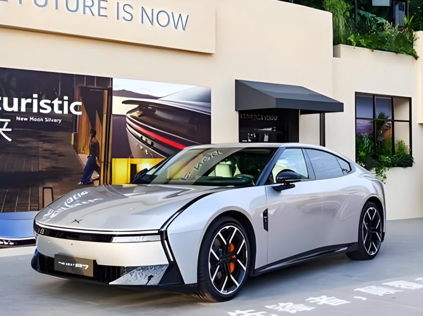 全新小鹏P7正式亮相！全新小鹏P7换代炸场 6分半订单破万！