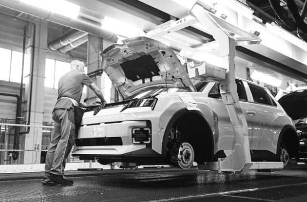 美国加征关税重创德国汽车业 欧洲车企一夜蒸发百亿! 美国加征关税重创德国汽车业 欧洲车企一夜蒸发百亿!