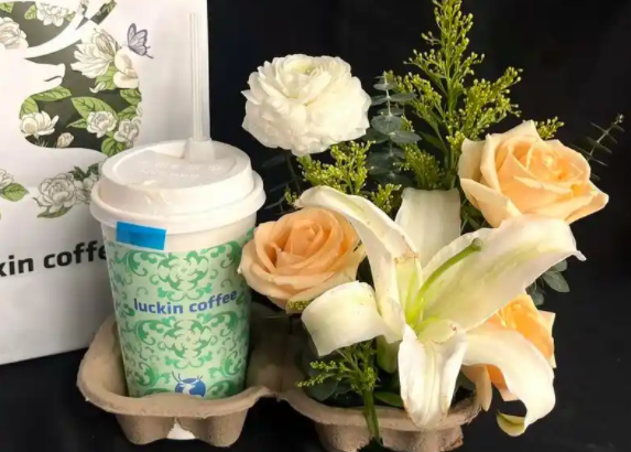 秋天的第一杯奶茶花束火了 这梗凭啥能火这么久? 秋天的第一杯奶茶花束火了 这梗凭啥能火这么久?