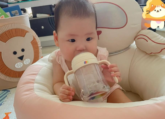 十来天的婴儿能喝水吗？（婴儿多大能喝水？）