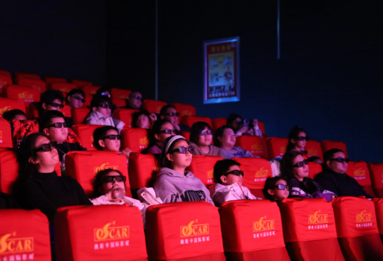 2025年全国电影票房突破350亿 比去年提前55天达成 2025年全国电影票房突破350亿 比去年提前55天达成