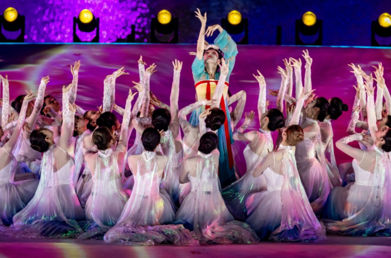 世运会中国运动员跳着舞入场 中国体育舞蹈国家队惊艳亮相开幕式! 世运会中国运动员跳着舞入场 中国体育舞蹈国家队惊艳亮相开幕式!