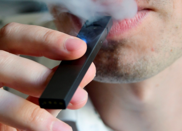 女子每天吸电子烟确诊“爆米花肺” 引发“爆米花肺”病情的因素有哪些