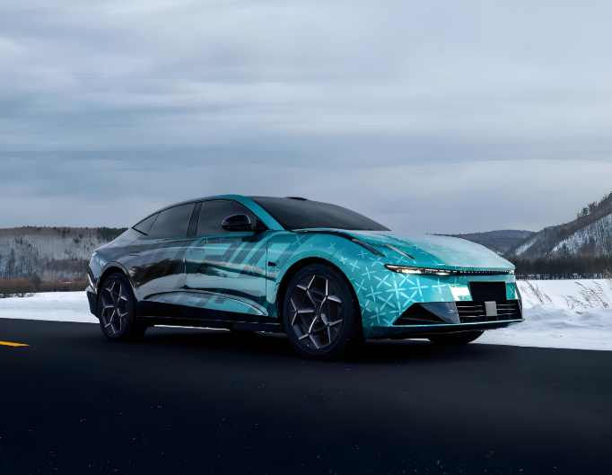 领克中大型插混轿车10 EM-P预售！领克10 EM-P轿车全系四驱 + 激光雷达 19.2 万元起！