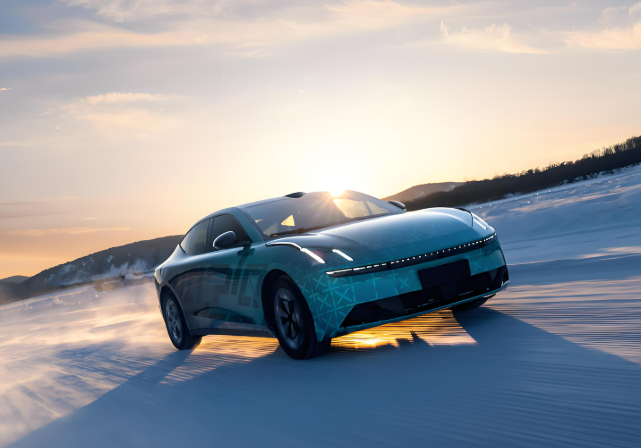 领克中大型插混轿车10 EM-P预售！领克10 EM-P轿车全系四驱 + 激光雷达 19.2 万元起！