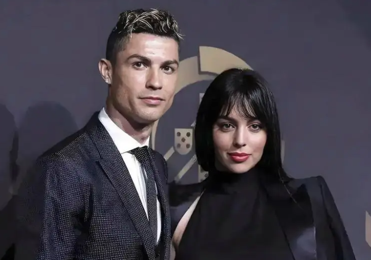 C罗求婚乔治娜成功 C罗乔治娜两人已相恋9年