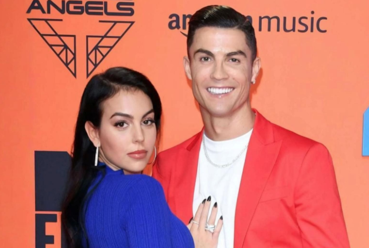 C罗求婚乔治娜成功 C罗乔治娜两人已相恋9年