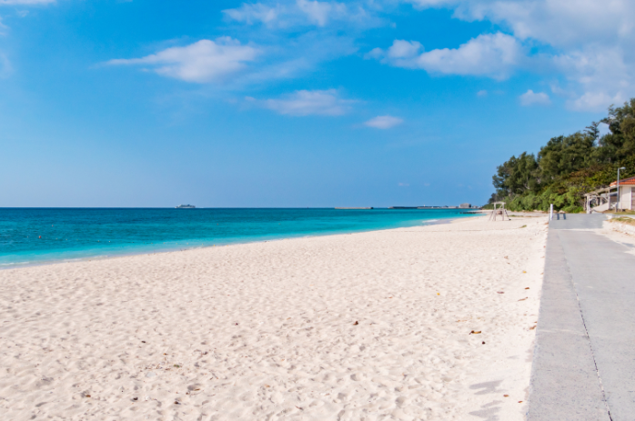 男孩把疏通剂当玩具 双手被灼伤差点不保