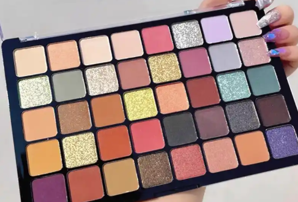 三伏天早八通勤女孩们的妆容大法,快速出门幸福感拉满 三伏天早八通勤女孩们的妆容大法,快速出门幸福感拉满