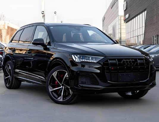 全新一代奥迪 SQ7 无伪装谍照曝光！全新一代奥迪 SQ7 更大、更狠，或上插混动力！