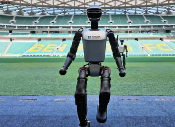 全球首个人形机器人运动会今晚启幕 16个国家的280支队伍参加世界人形机器人运动会