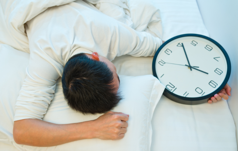 经常熬夜的身体会发臭?这些臭味多是肝脏受损的表现