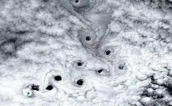 印度洋上空现10个神秘黑暗空洞 印度洋上空形成大片冯卡门涡流