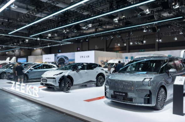 吉利汽车上半年营收首次突破1500亿 吉利汽车冲刺300万辆年度销量目标 吉利汽车上半年营收首次突破1500亿 吉利汽车冲刺300万辆年度销量目标