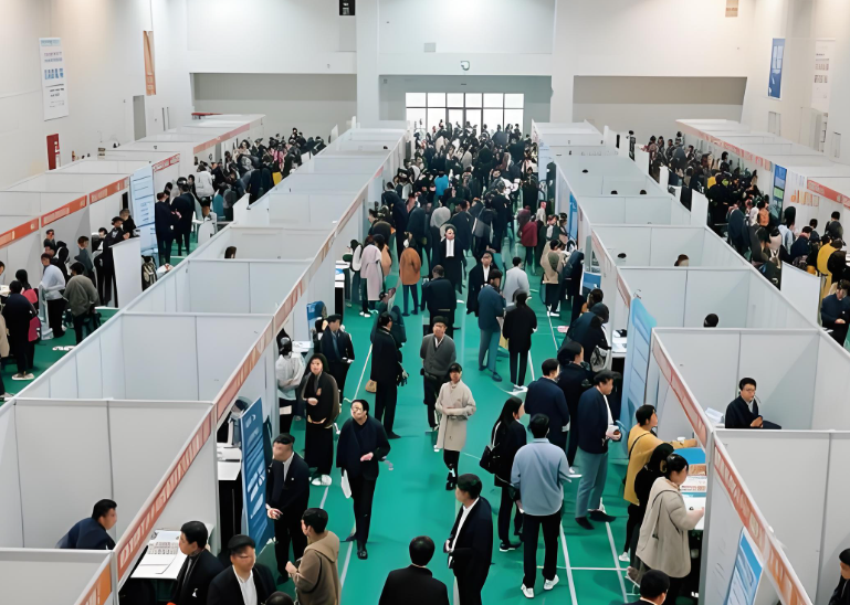 7月中国城镇调查失业率为5.2%！7月中国城镇调查失业率比上月上升0.2个百分点！