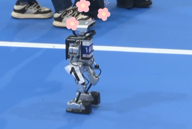 机器人史上首个百米“飞人”诞生 全程无人工遥控