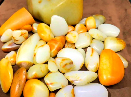 央视曝光直播间卖和田玉骗局 和田玉籽料产量有限假籽料较多