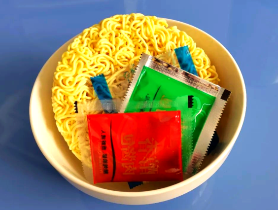 涨价的方便面正被年轻人抛弃 方便面三年少卖40亿包