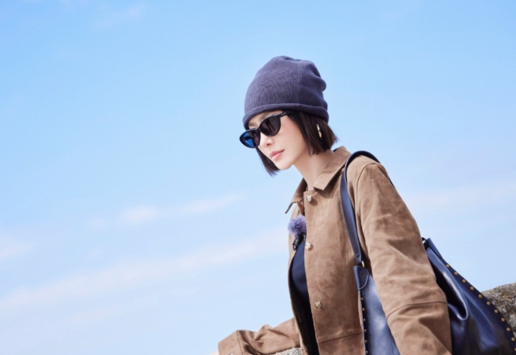 秦岚带火初秋新穿法 美拉德衬衫+阔腿裤时髦洋气又减龄