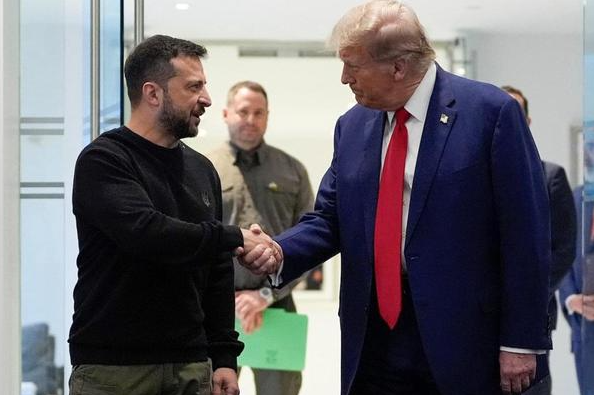 泽连斯基再见特朗普这次穿西装了 乌克兰拟以千亿军购换美国安全保障