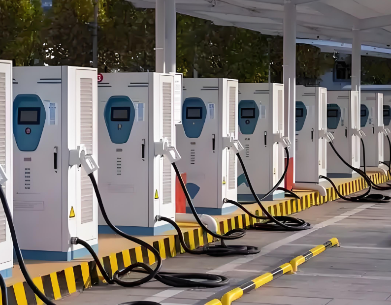 全国规模最大的高速公路充电站正式运营!全国规模最大的高速公路充电站300公里充电仅需五六分钟 全国规模最大的高速公路充电站正式运营!全国规模最大的高速公路充电站300公里充电仅需五六分钟