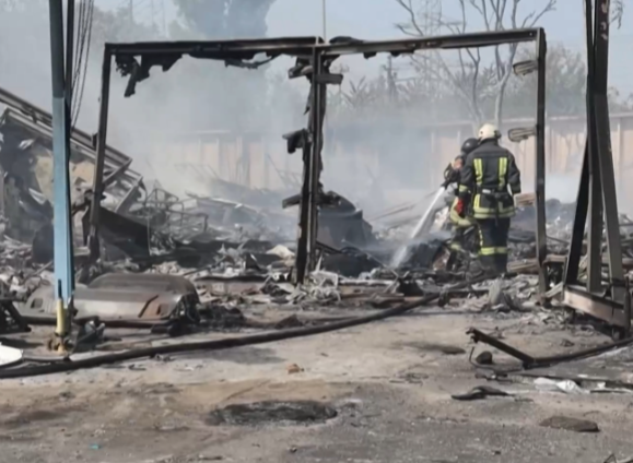 俄罗斯对乌克兰发动大规模袭击 美俄阿拉斯加会谈可能并无积极进展 俄罗斯对乌克兰发动大规模袭击 美俄阿拉斯加会谈可能并无积极进展